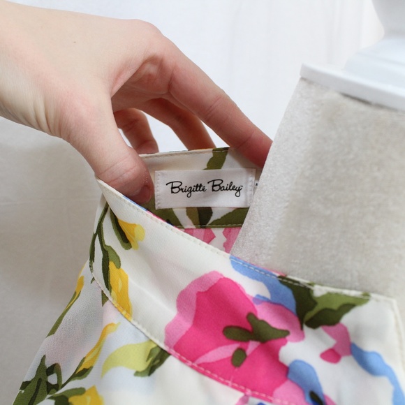 SOLD Floral Blouse - Picture 3 of 3